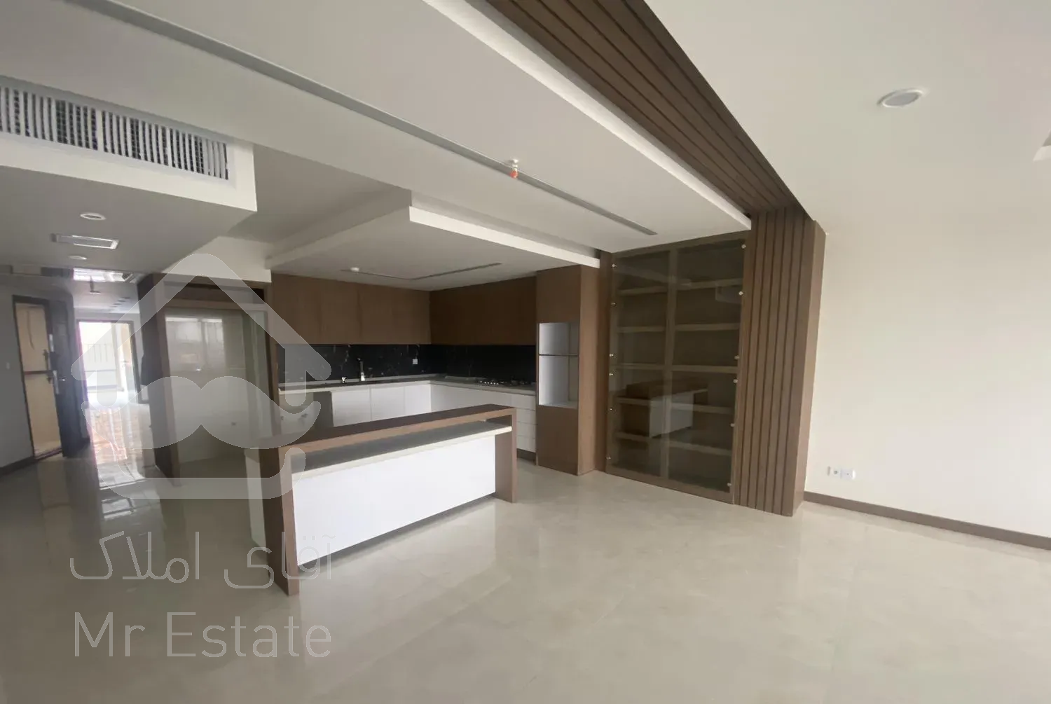 آپارتمان سه خواب در چهارباغ بالا