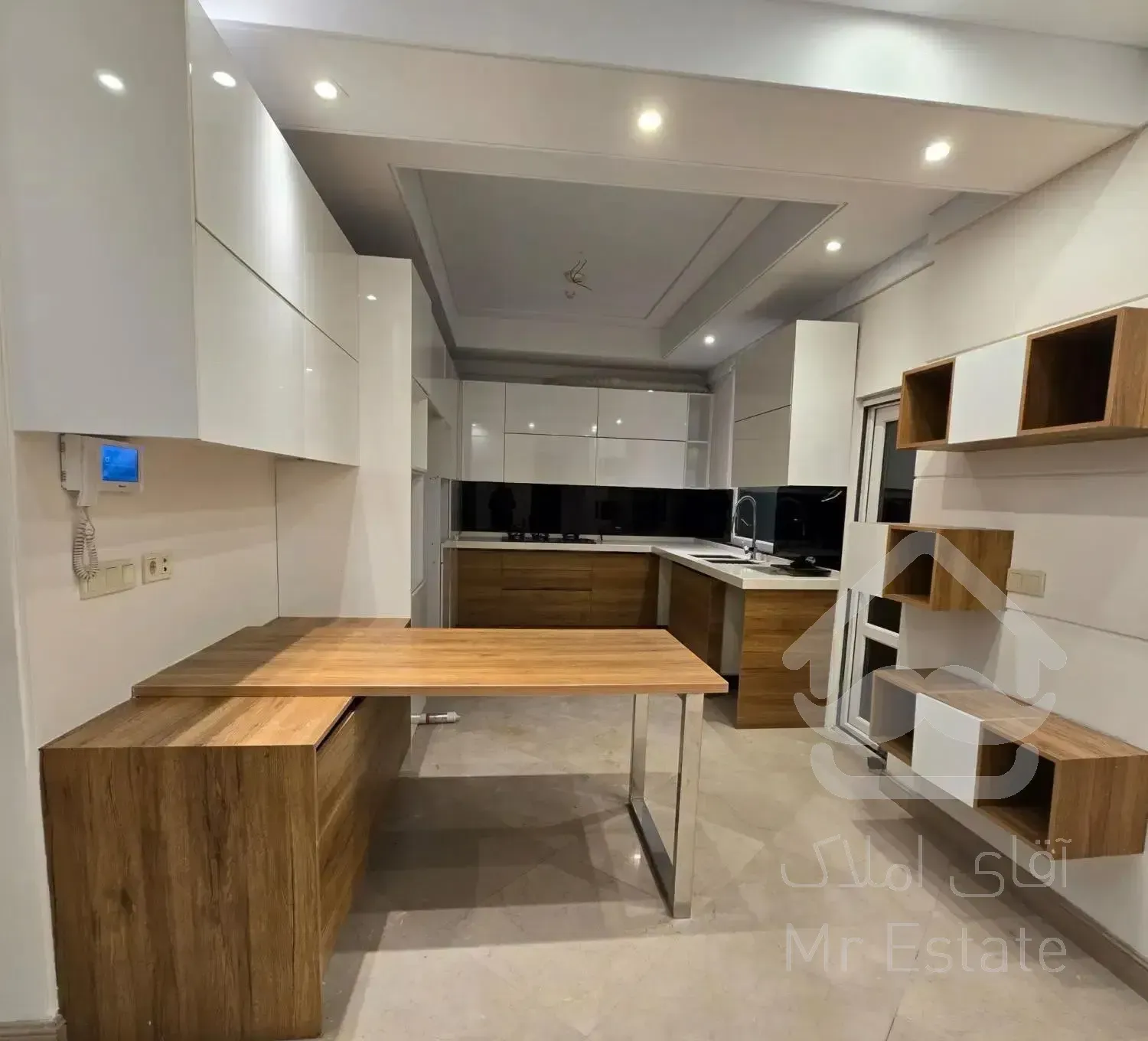 ۱۴۰‌متر ۲ پارکینگ و نگهبانی سعادت آباد