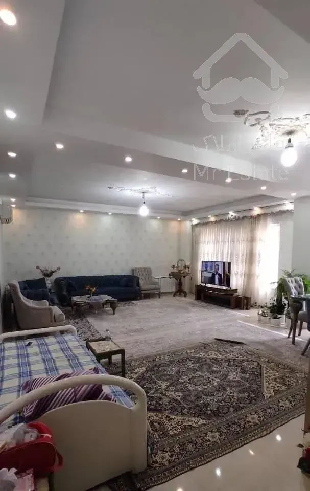 آپارتمان طبقه اول شهری خط کناره ساحل