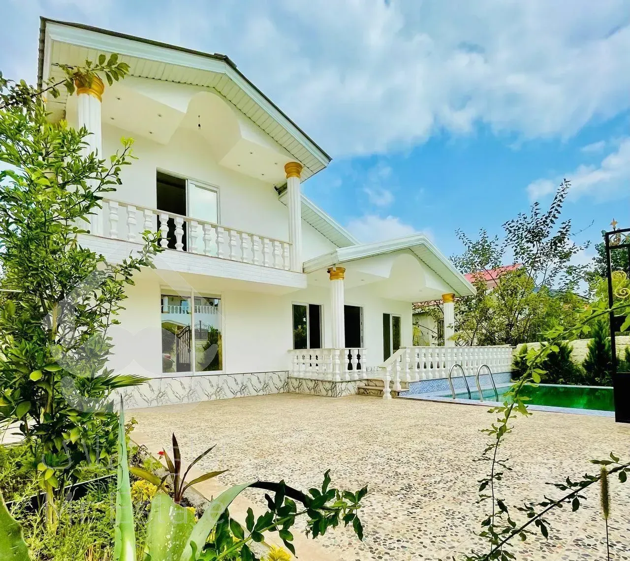 باغچه ویلااستخردارمسیرجنگلی آمل‌به‌نور