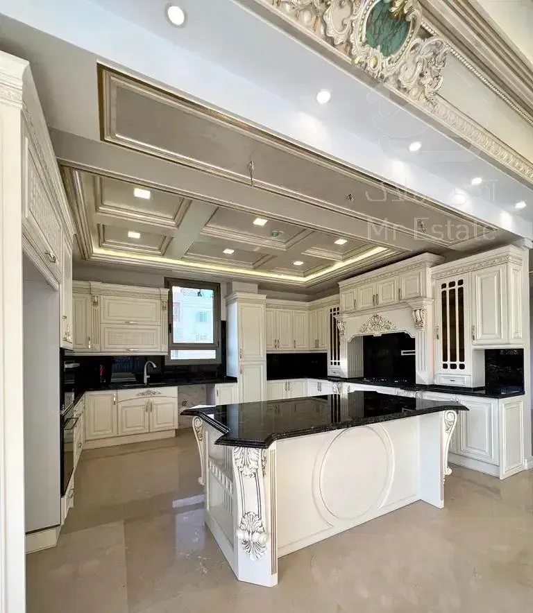 ۱۴۰ متر ۳خواب، بر میدان / 2p / توضیحات