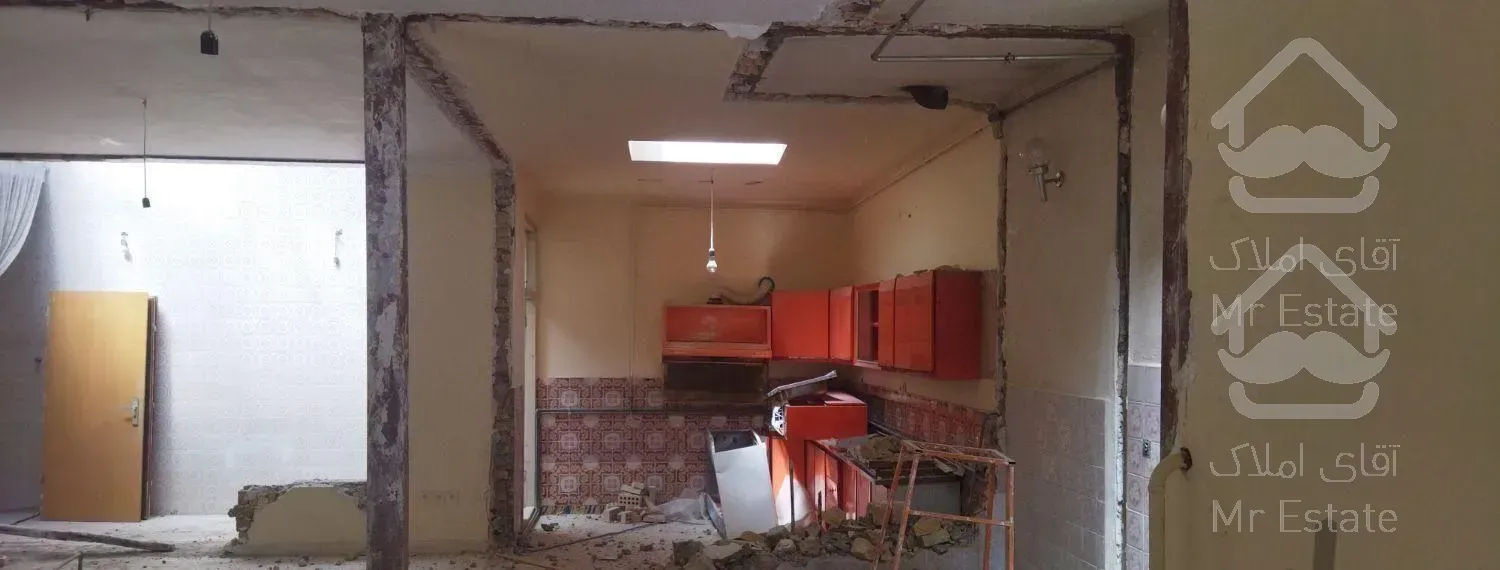 تخریب کلی و جزئی دیوار. اپن کاشی حمل نخاله