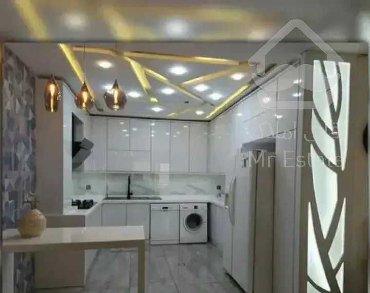 ۸۰متر/۲خوابه/فول امکانات/کم سن /ساختمان ۲کله