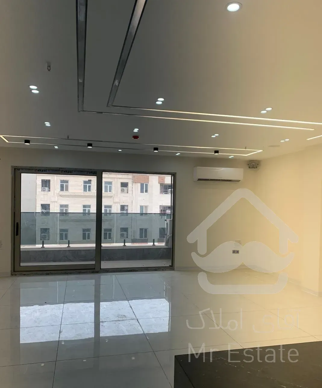 ۱۵۰ متر سالن رو به نما/۱۳ واحده/شیک