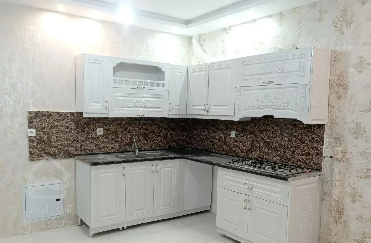 آپارتمان 80 متری نوساز تک واحدی موقعیت مکانی عالی.