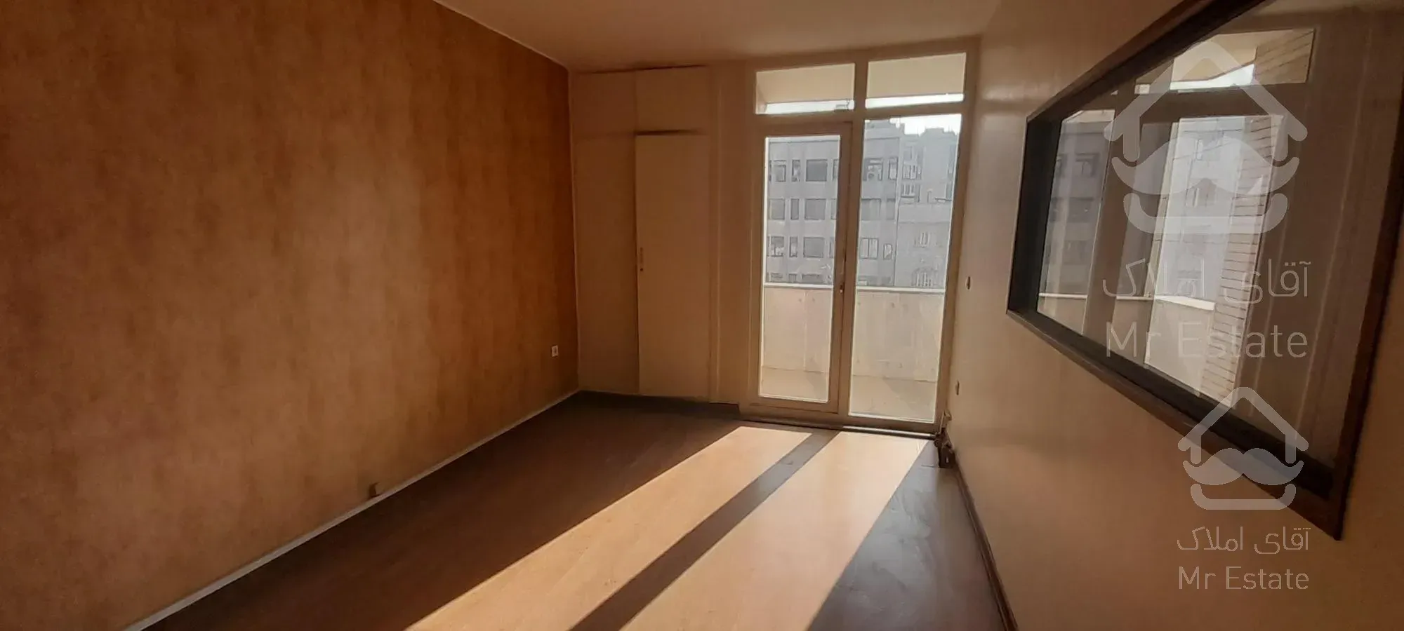 ۱۳۷ متر سند اداری شمال‌ جردن ۴ پارکينگ