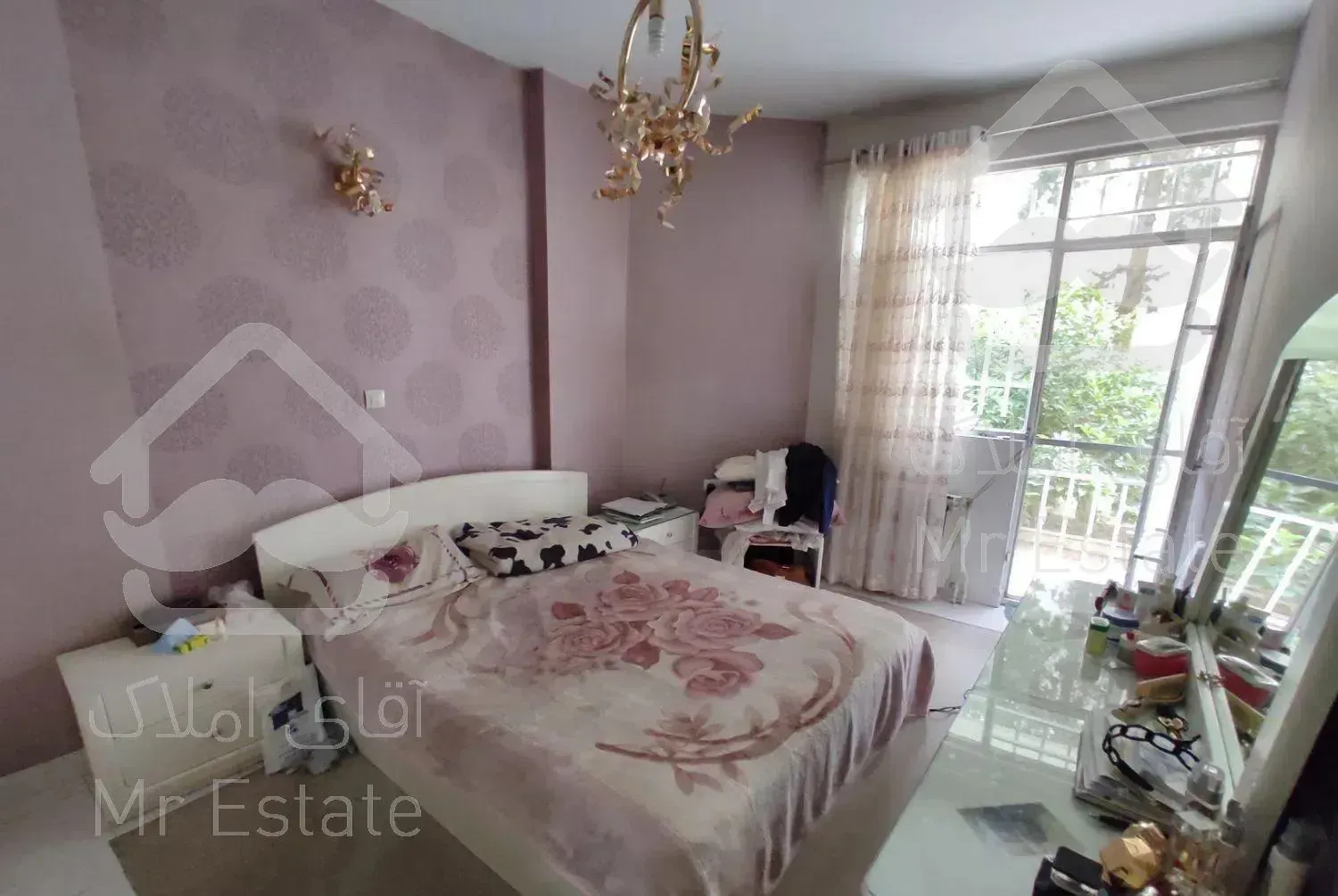 ونک۱۵۰ متر-۳ خوابه-۲ پارکینگ- ۱۰۰ متر حیاط اختصاصی