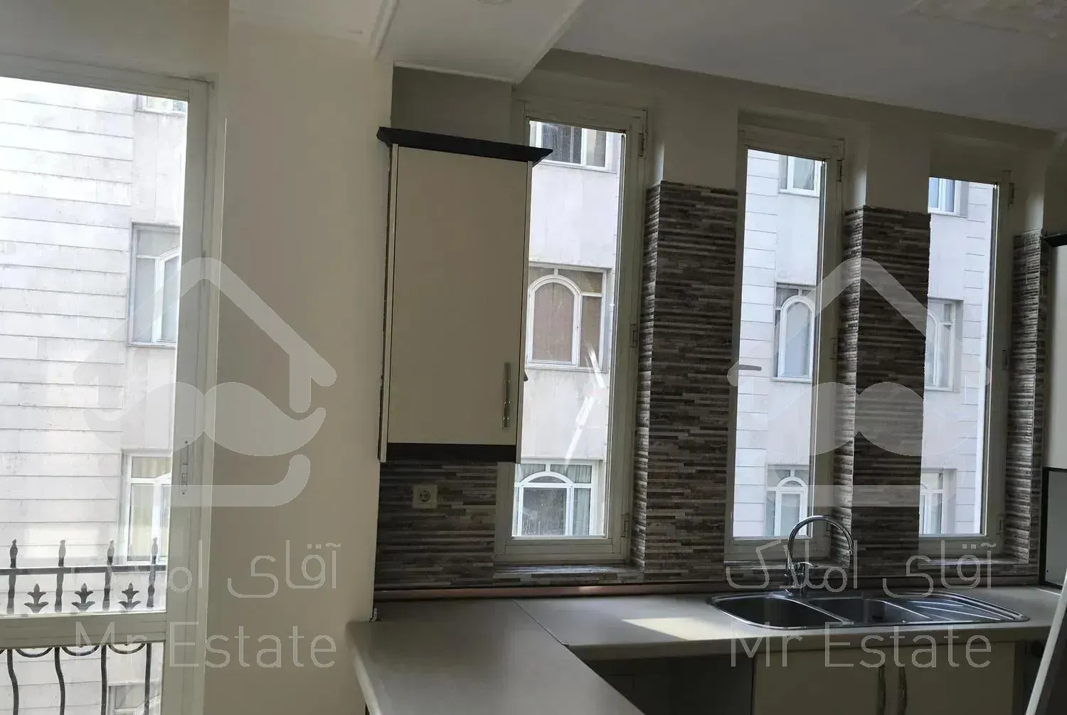 93متر غرق در نور / دسترسی مناسب باغ فردوس