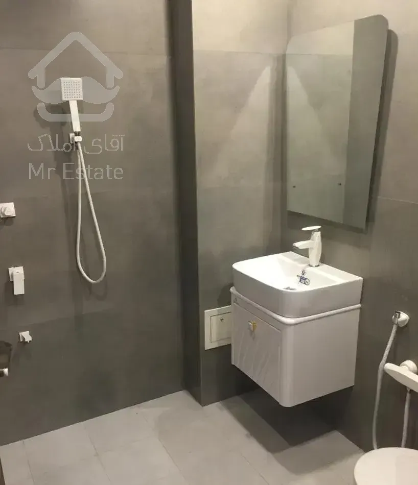 ۱۷۰ متر / ۳ پارکینگ / نبش میدان / نارمک