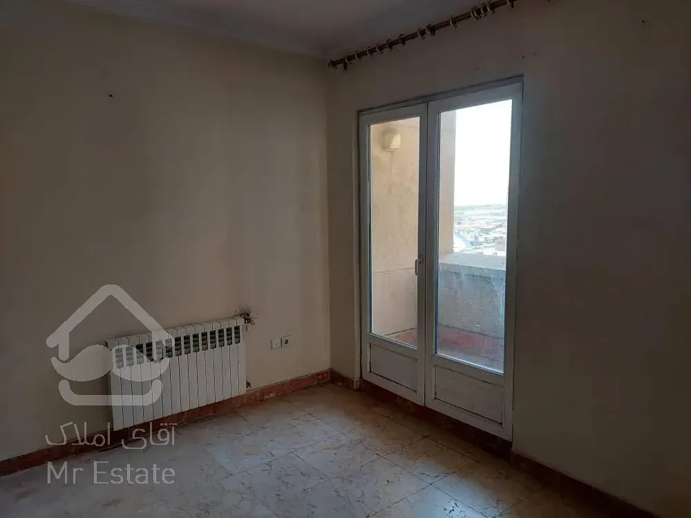 واحد۱۳۸متری دربهترین لوکیشن درشهرک راه اهن باسندتک برگ