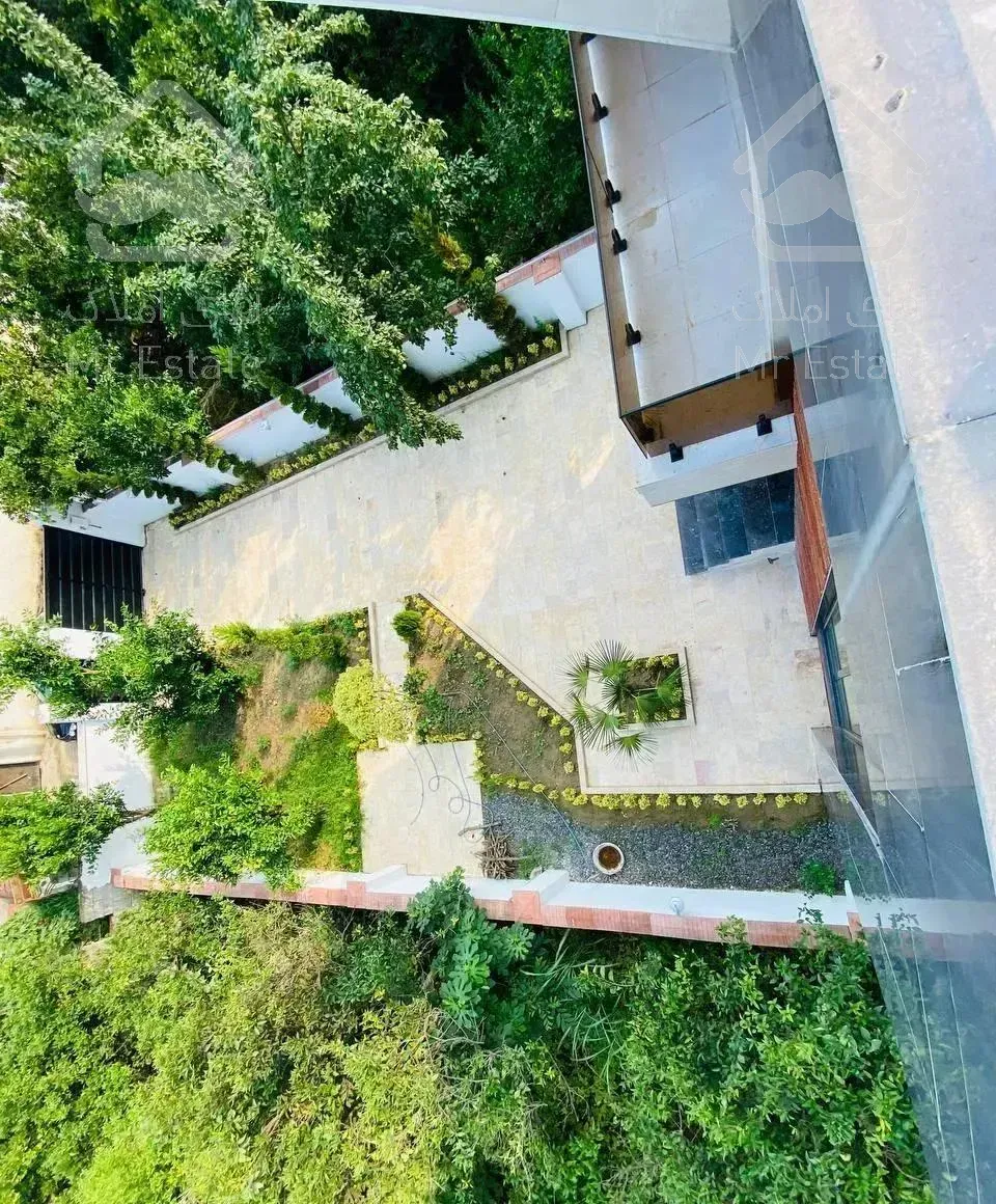 تریبلکس باغی/نزدیک جاده اصلی