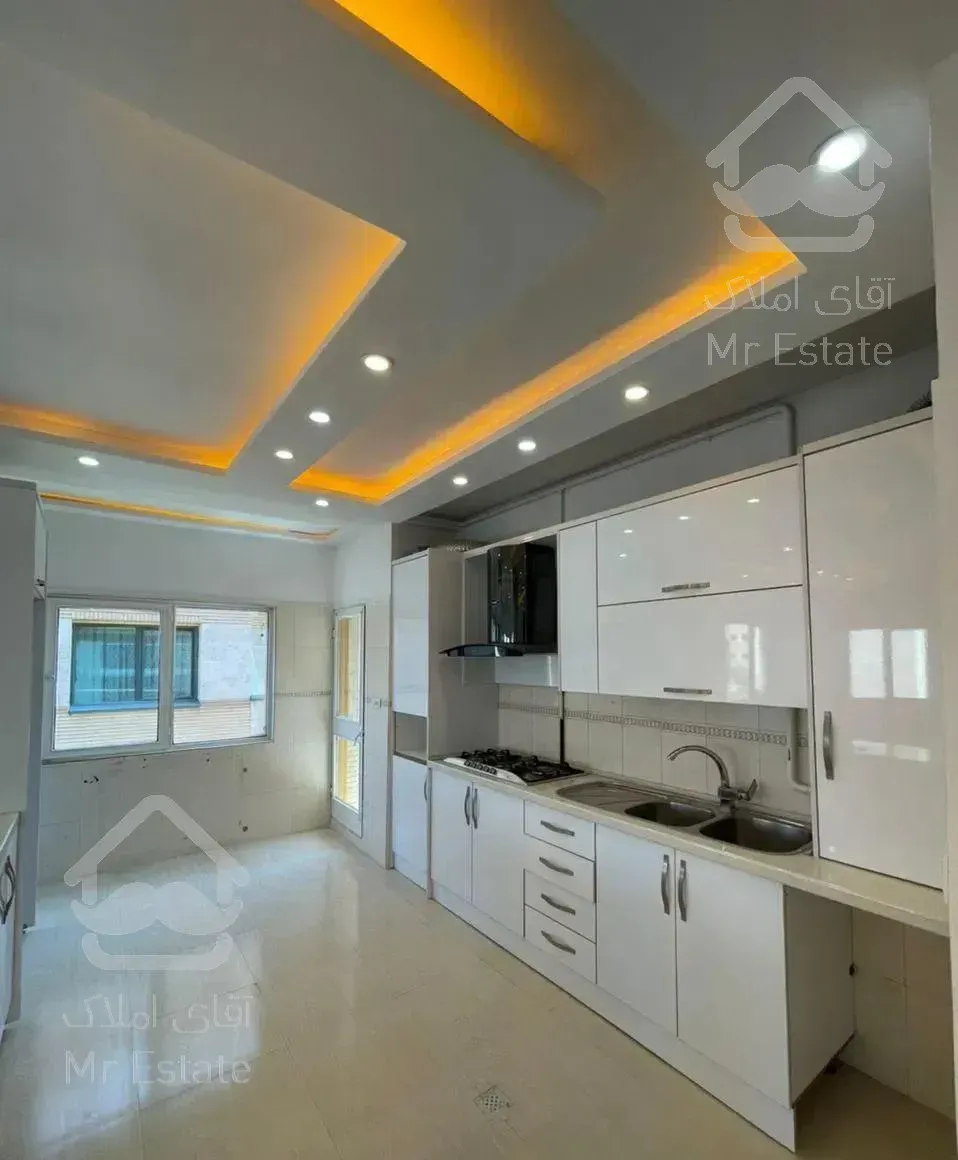 160متری فول  در میدان استقلال