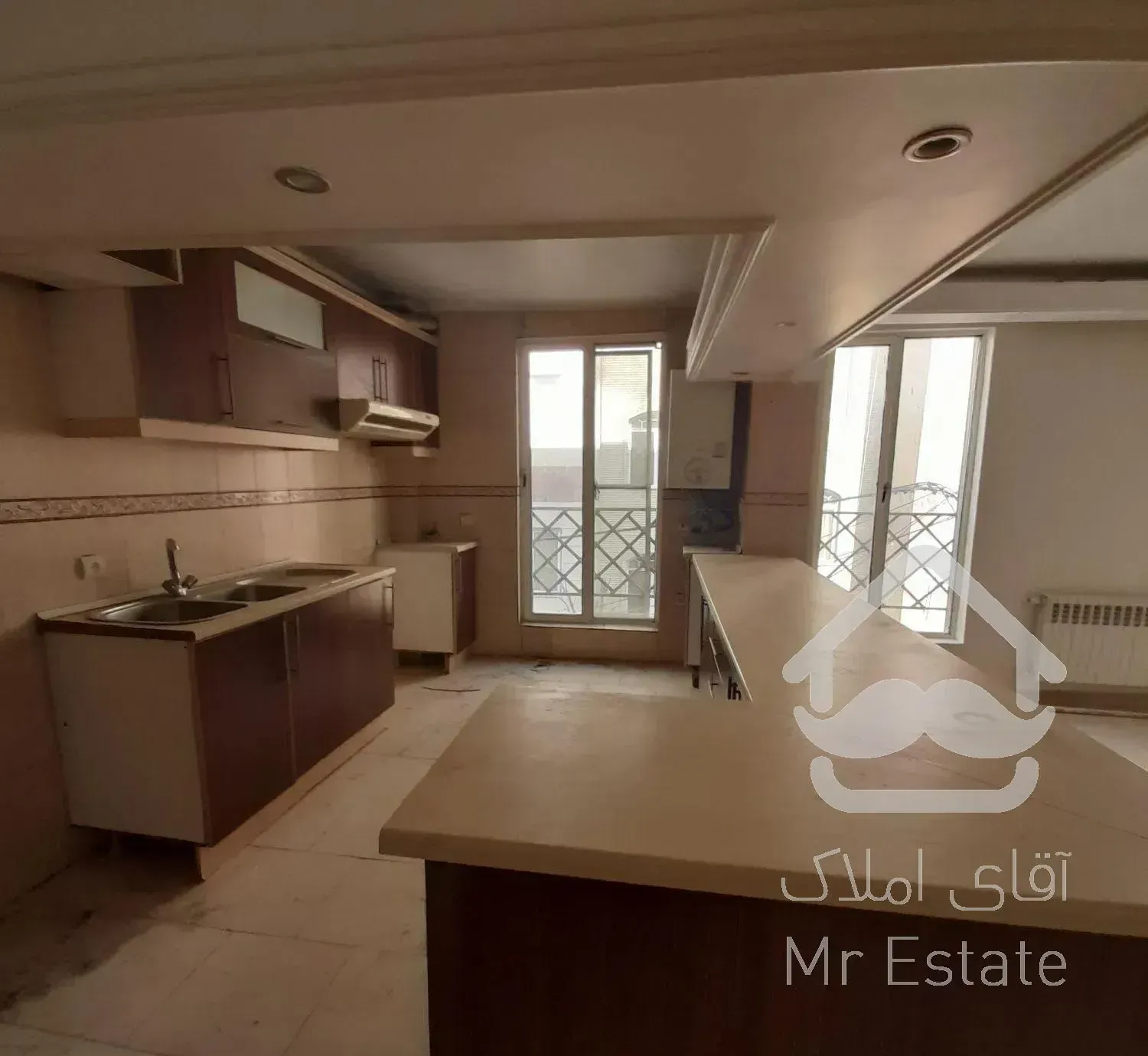 آپارتمان۸۶متری/فول/میدان بروجردی خ محبی