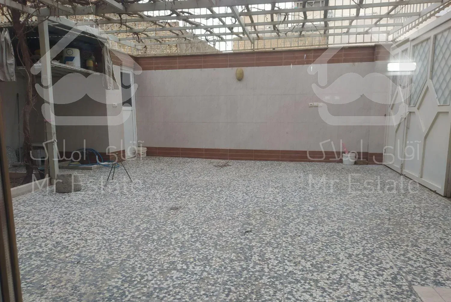 در خدمت مسافران  امیدوارم سفرخوبی راتجربه کنید