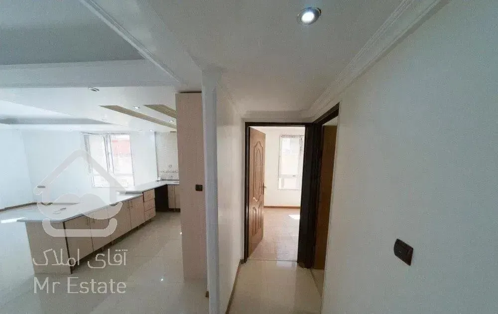 ۱۰۵ متر تک واحدی سه جهت نور