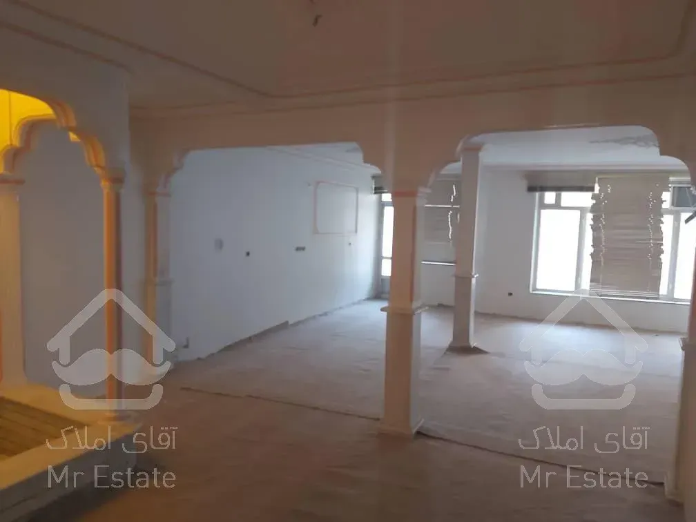 خانه‌ی سه طبقه