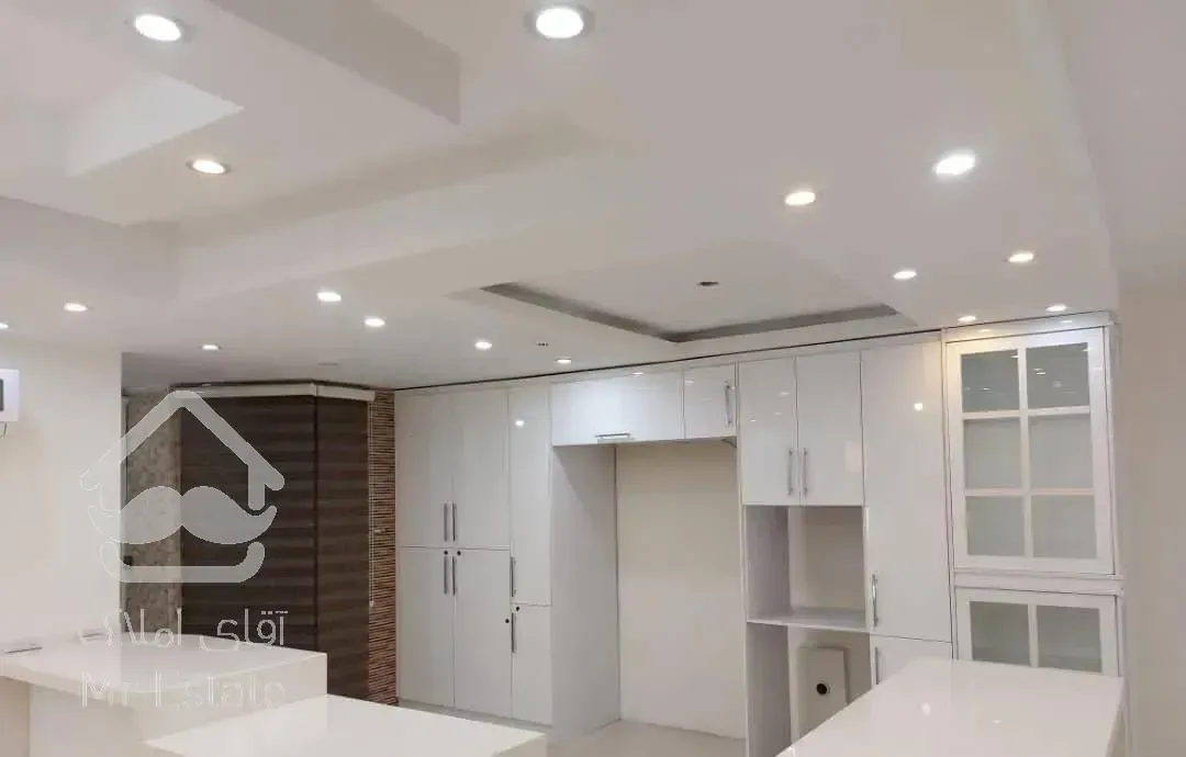 واحد ۱۲۰ متری اوایل کیان اباد شرقی \ رهن محدود