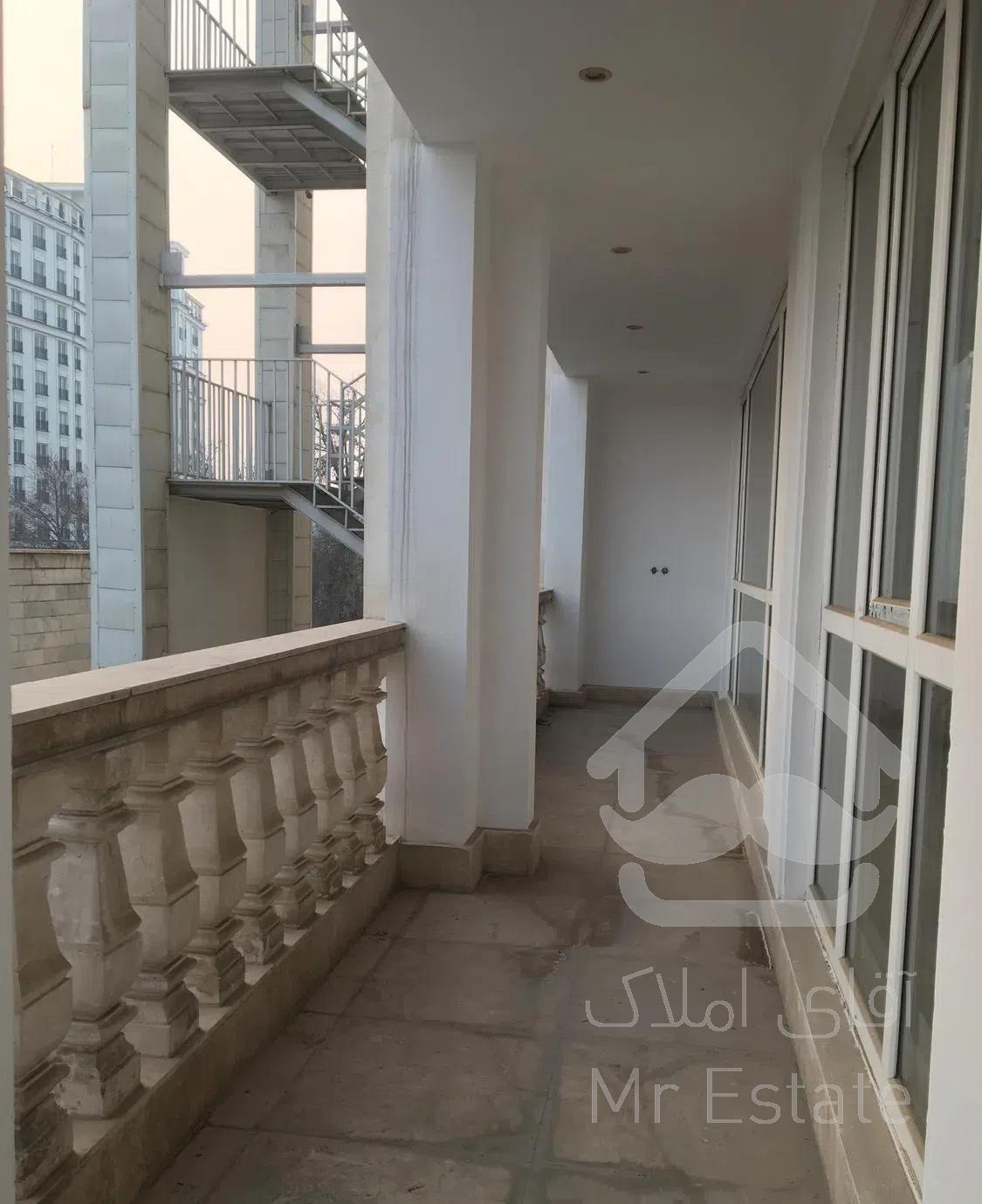 فروش اپارتمان ۲۴۰ متری