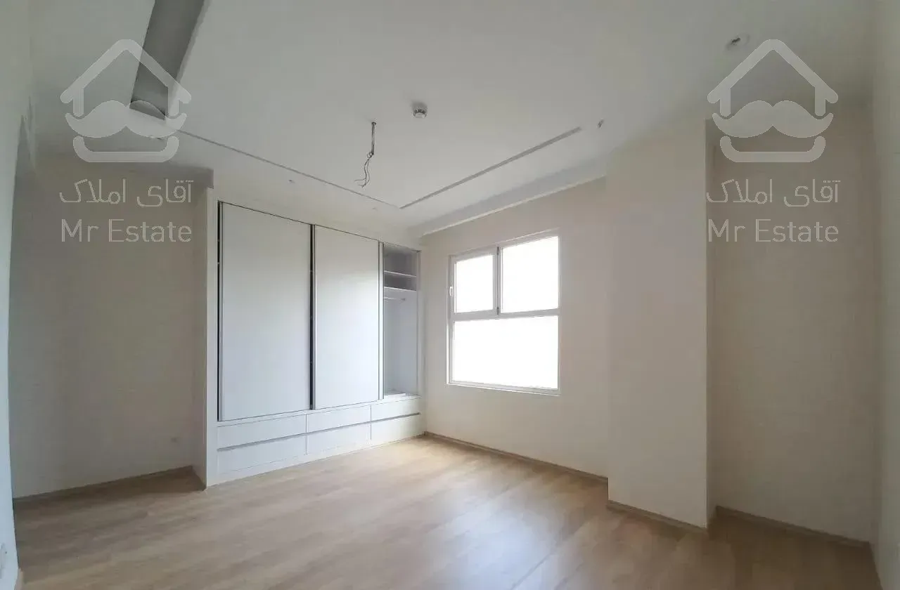 209 متر/چسبیده به فضای سبز/2 پارکینگ سندی