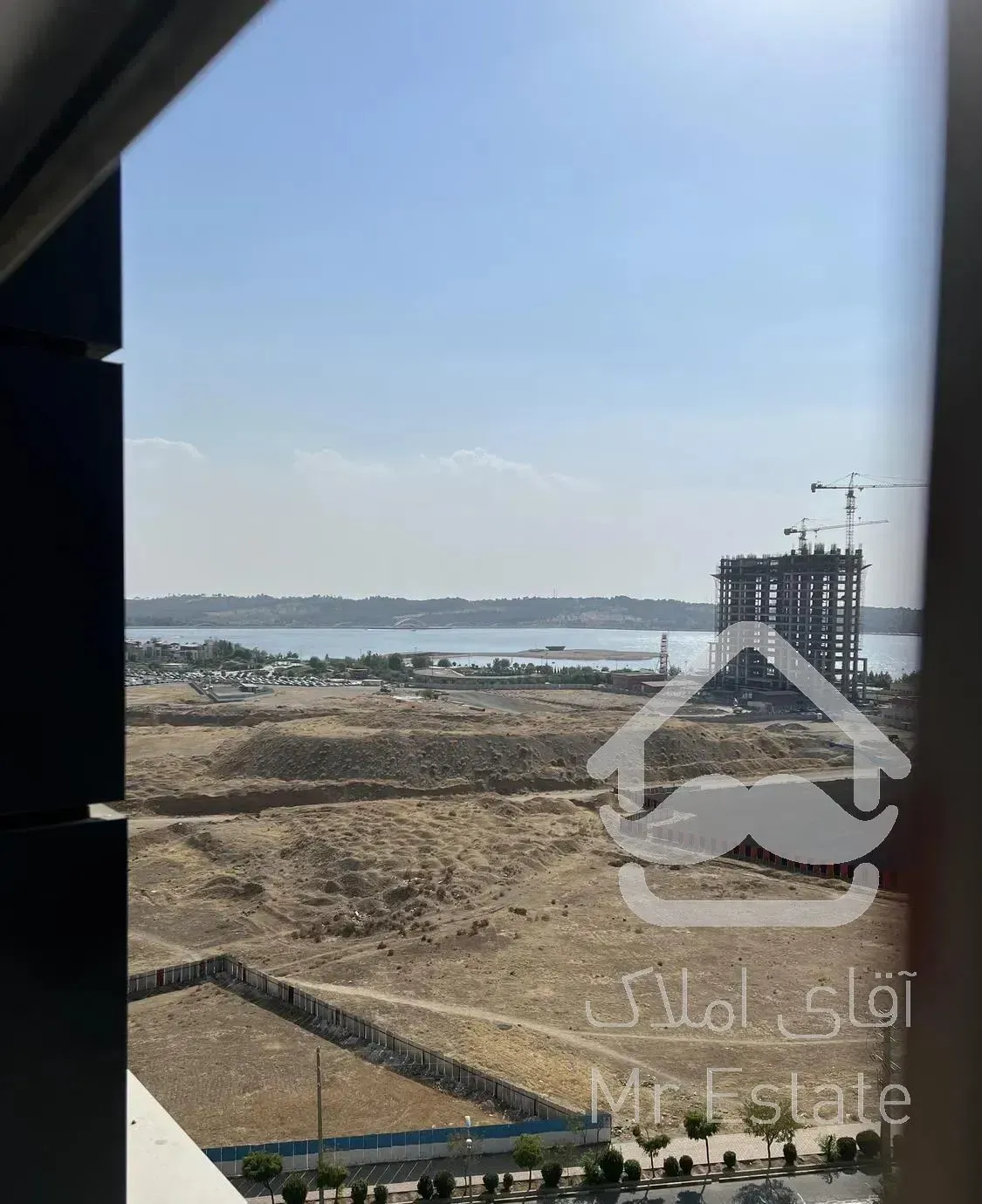 واحد اداری شیک با ویو دریاچه