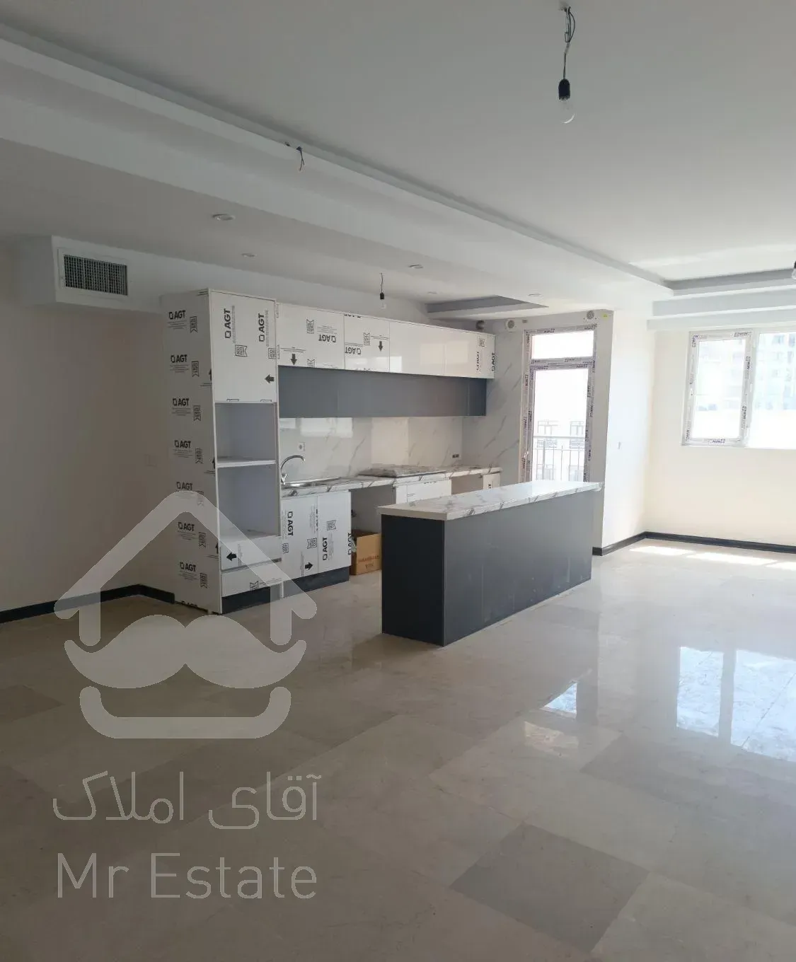 114 متر طبقه 5 روبه آفتاب کلید نخورده