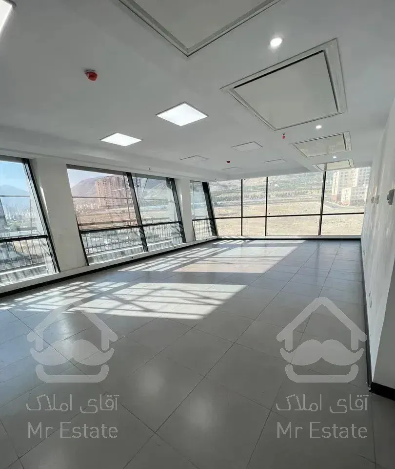 ۹۸متر/سند اداری/ویو باز و بدون مشرف پارتیشن‌شده