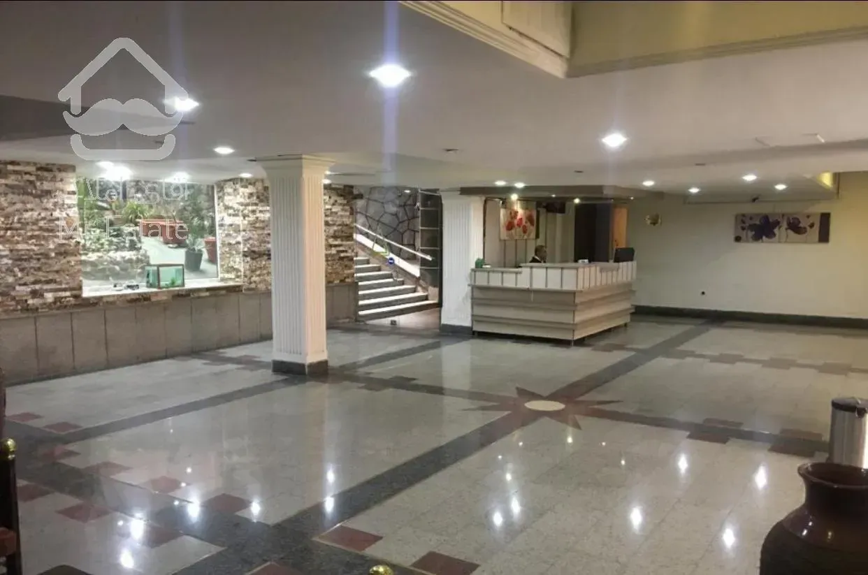 میدان کاج علامه شمالی برج