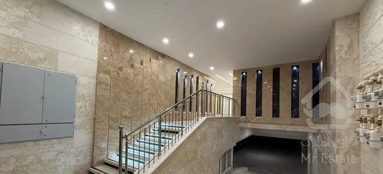 آپارتمان ۲۶۰ متر/سند دار/۶۰۰میلیون وام / باهنر یک