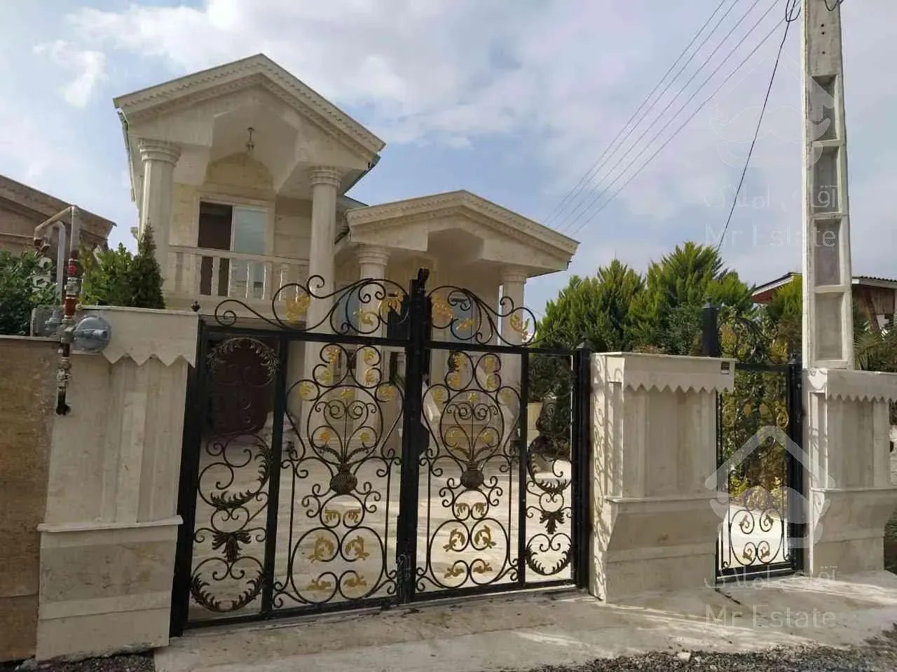 فروش ویلا ۲۲۰متری