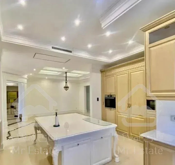 ۲۹۰ متر طبقه سوم کلیدنخورده / کم واحد