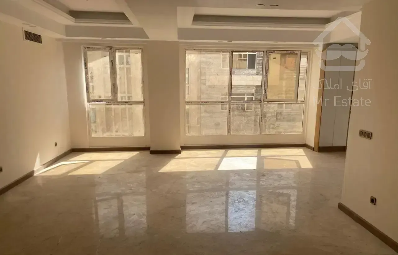 ۱۵۰متر/۳خ/بلوار ازادگان/۲ پارکینگ/نوساز