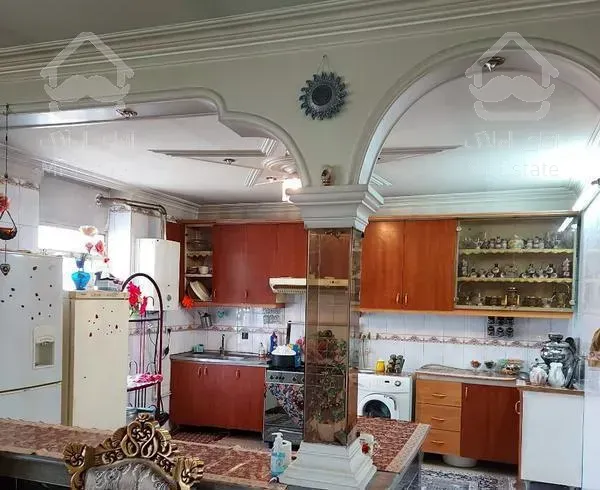 ۱۱۰ متر بنا ۶۰ متر حیاط ۳۰ متر پارکینگ