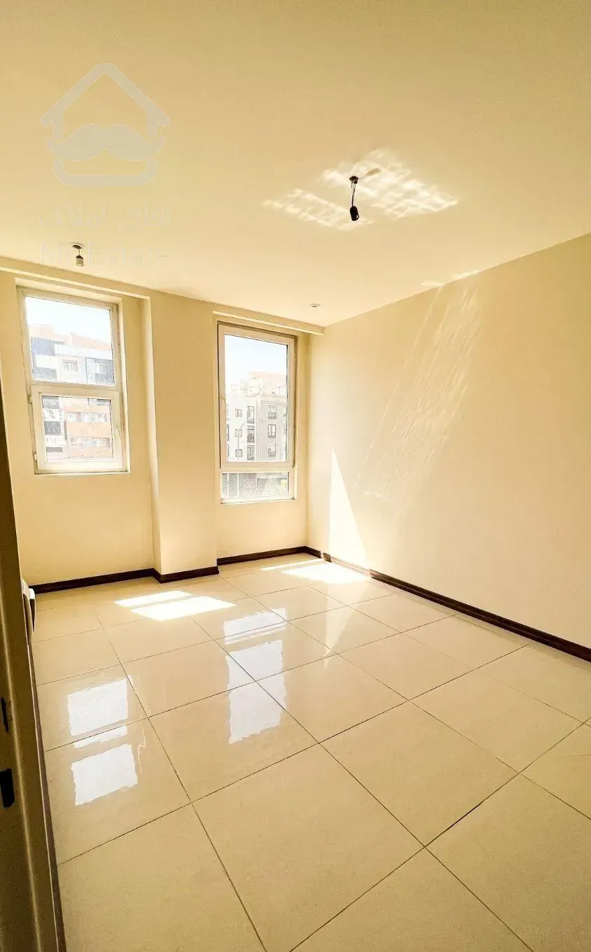 سعادت اباد ۸۴ متر غرق نور سالن بزرگ ( مجلل ) تخلیه