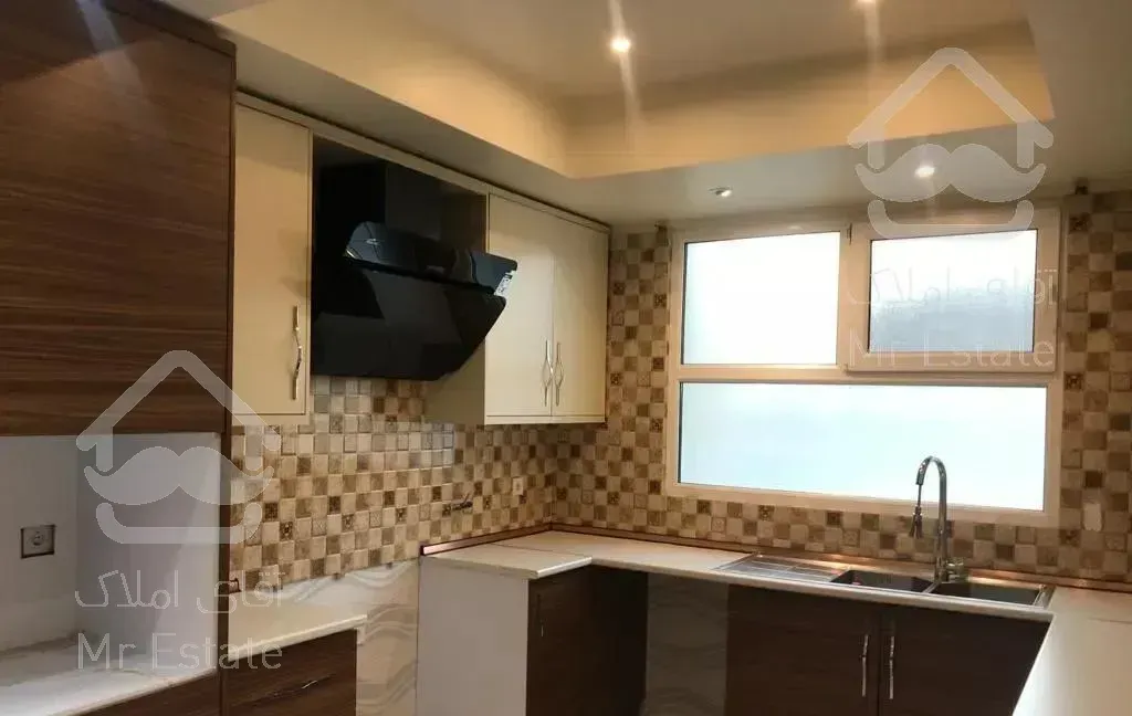 اندرزگو ۲۳۵ متر ۳ خوابه - دو پارکینگ سندی