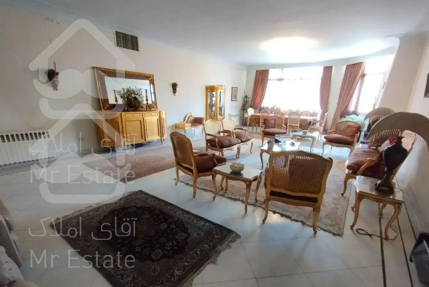 ونک ۲۰۰ متر روبه آفتاب/ ۳ خوابه (۱۰۰ متر قدرالسهم)