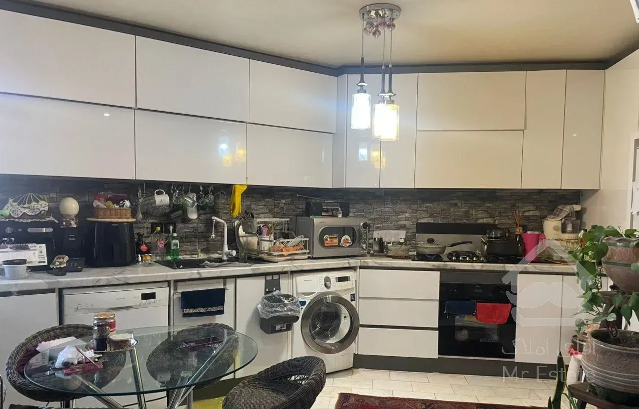 ۱۰۸ متر شیخ بهایی شمالی/۳ خواب/ بدون پرتی