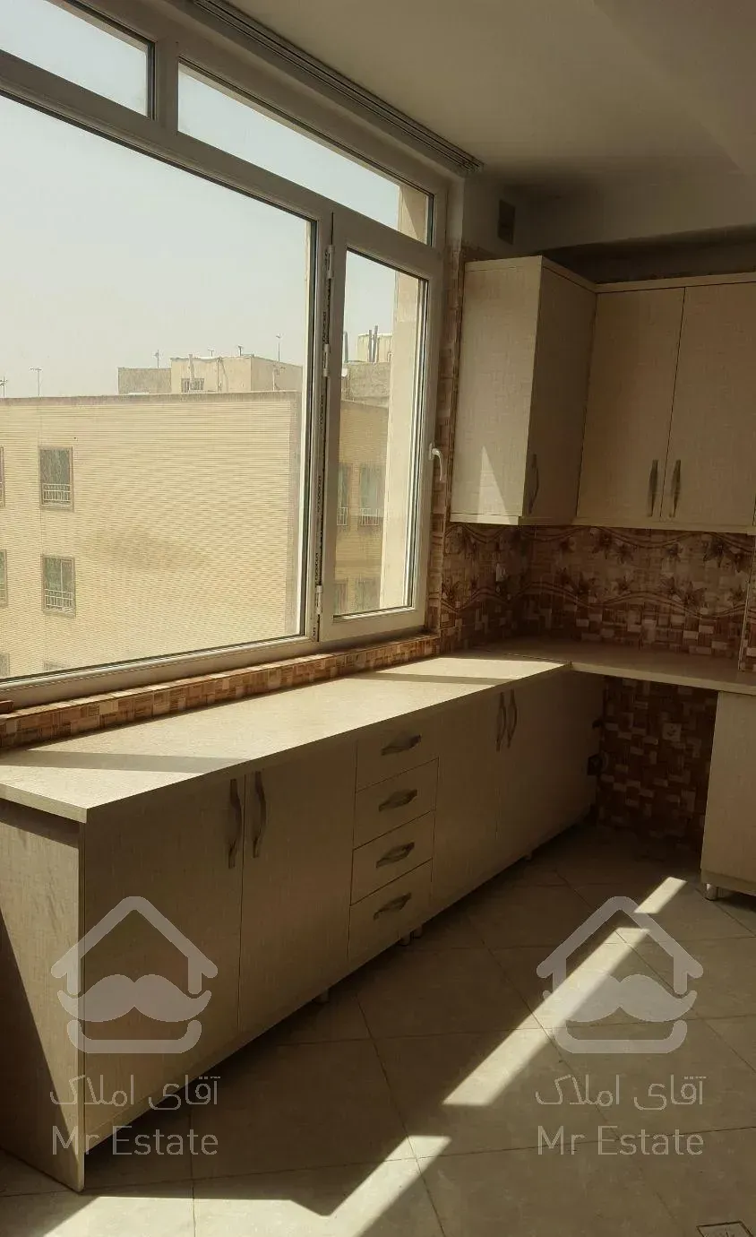 ۸۵ متری دو خوابه رو به نما و آفتاب گیر