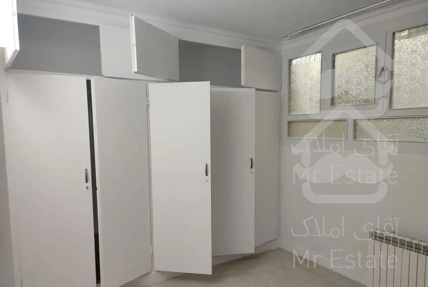 آپارتمان ۱۳۰ متر دوخوابه سالن پرده خور