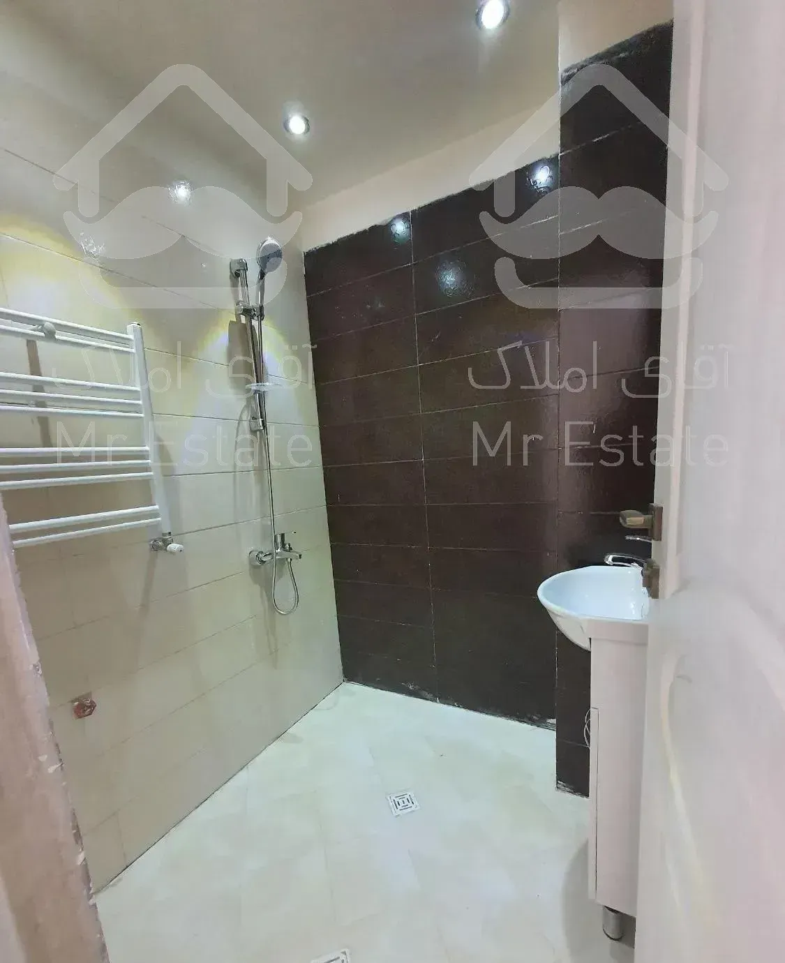 شیخ بهایی جنوبی ،  والفجر ( ایران شناسی) ۱۱۱ متر