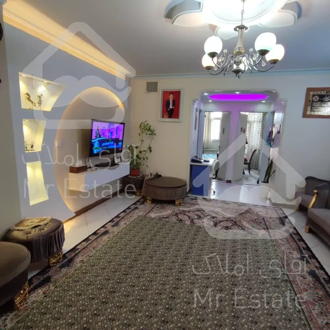 ۷۰ متر/دو خواب/بالا همکف/پارکینگ سندی