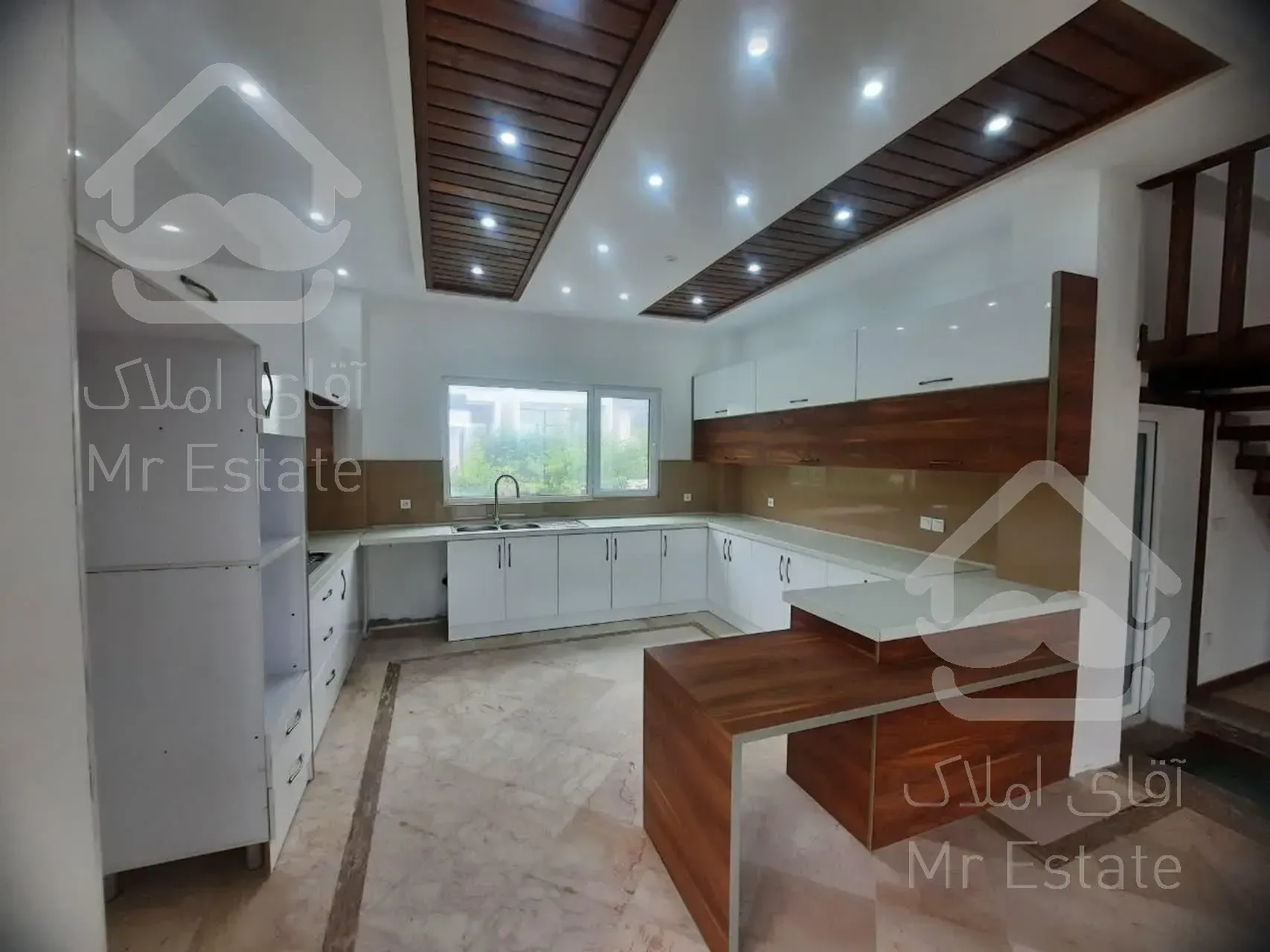 فروش ویلا در رویان استخر دار شهرکی سند دار کلید نخورده شیک