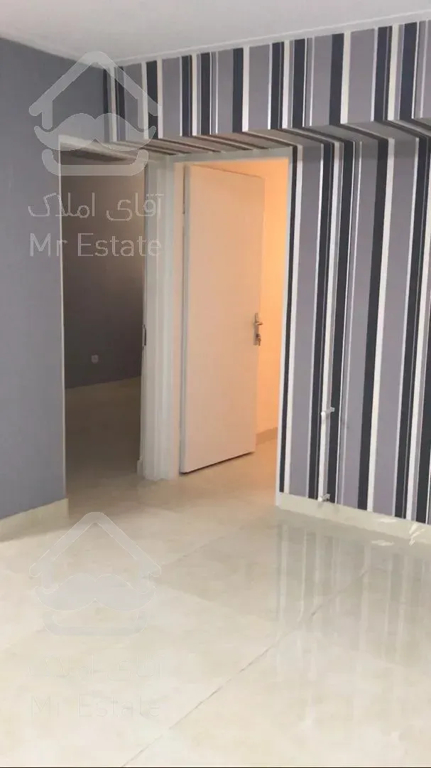 ۲۰۰ متر اداری  همکف۱۰۰ متر حیاط ونک