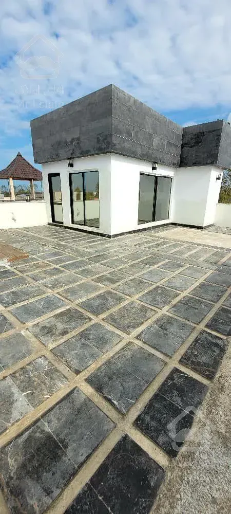 ویلا تریبلکس مدرن استخردار با تمامی امکانات در منطقه ای دنج