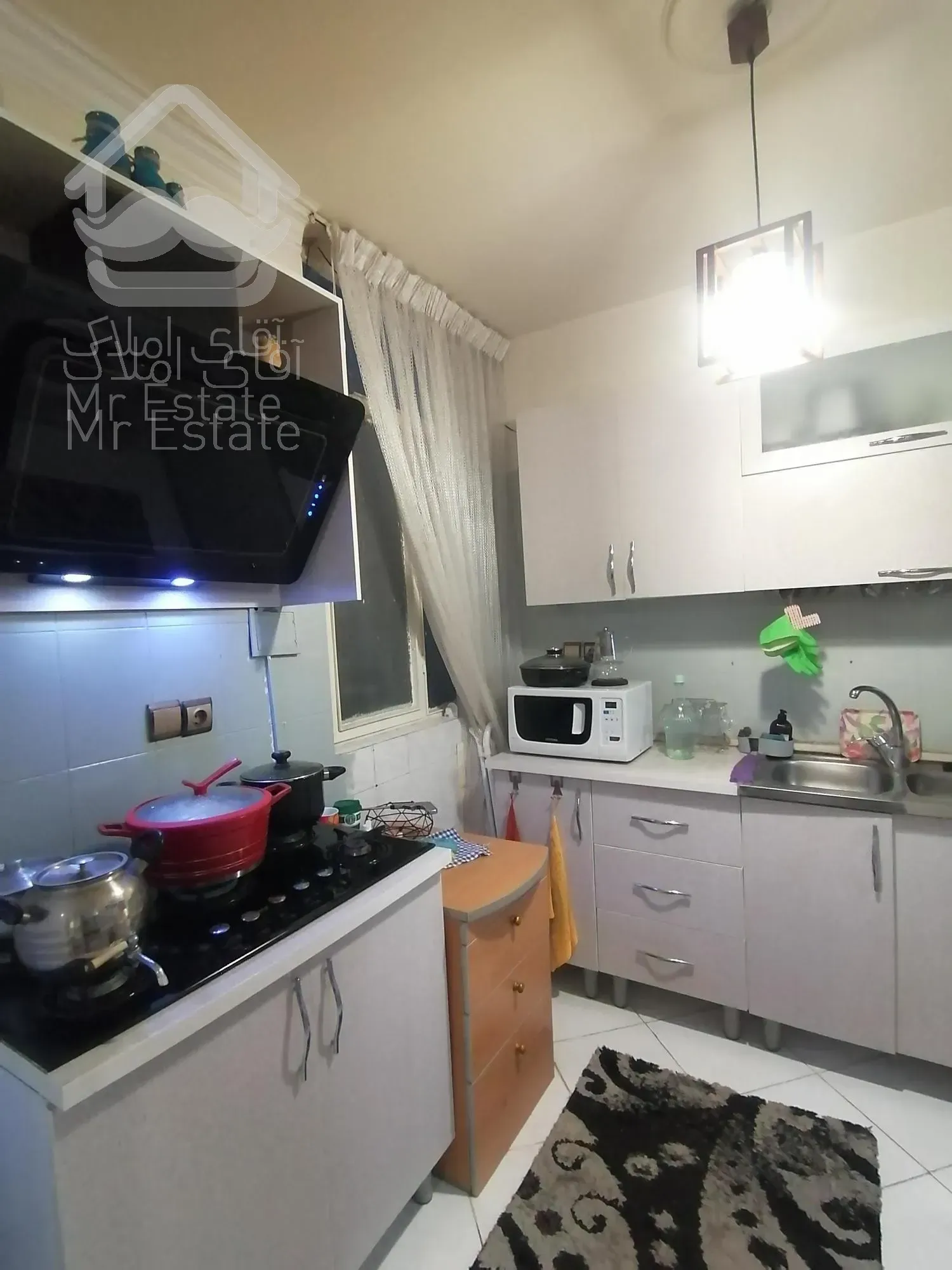 77 متر، دو خواب، سازمان برنامه