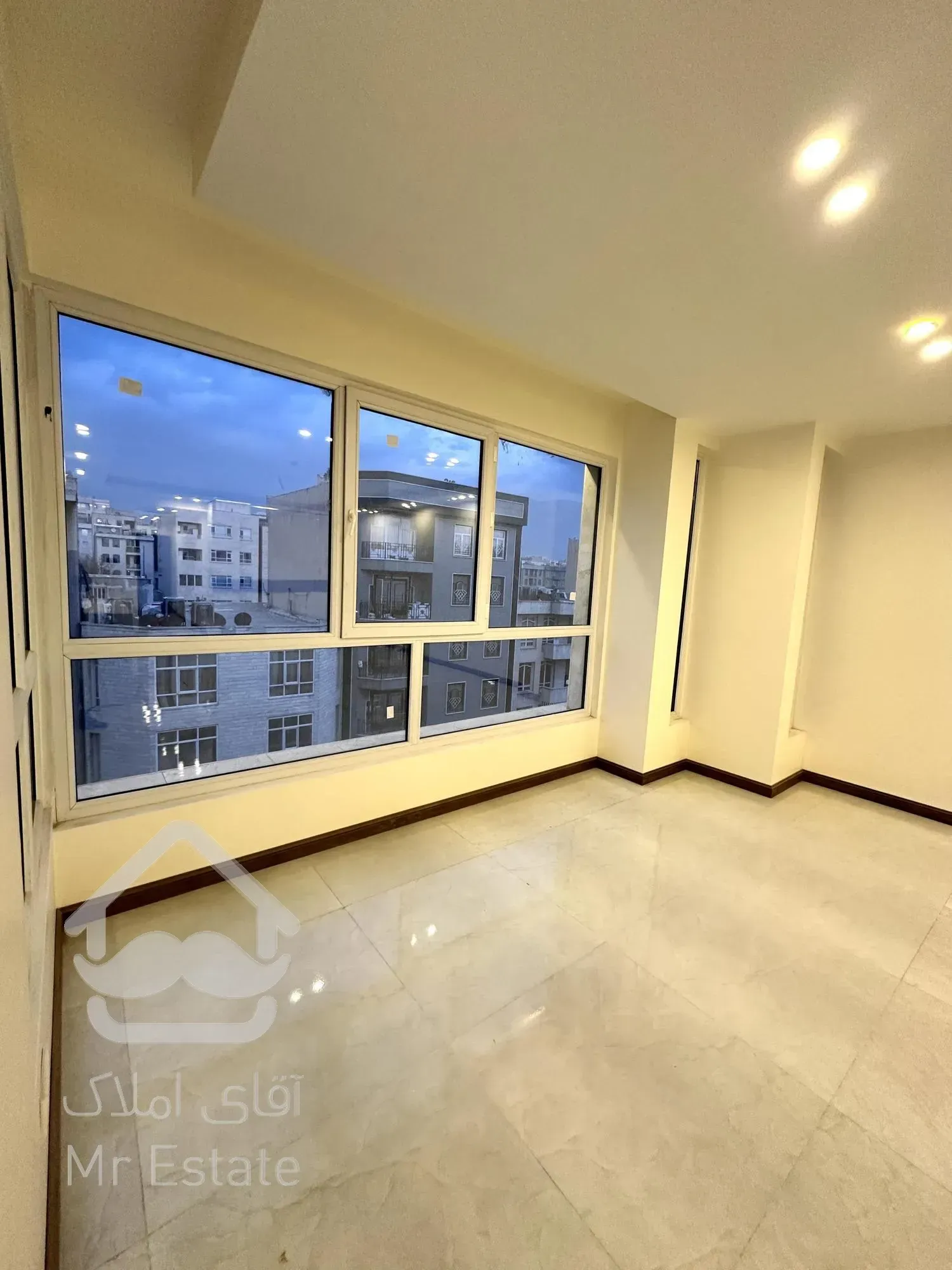 آپارتمان ۱۴۵ متری در گوهردشت / تجهیز شده/ جنوبی غرق نور