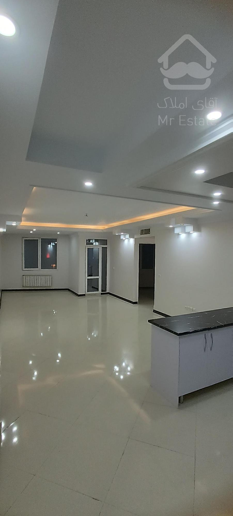 ۹۲متر سالن پرده خور دارای ۳ پارکینگ