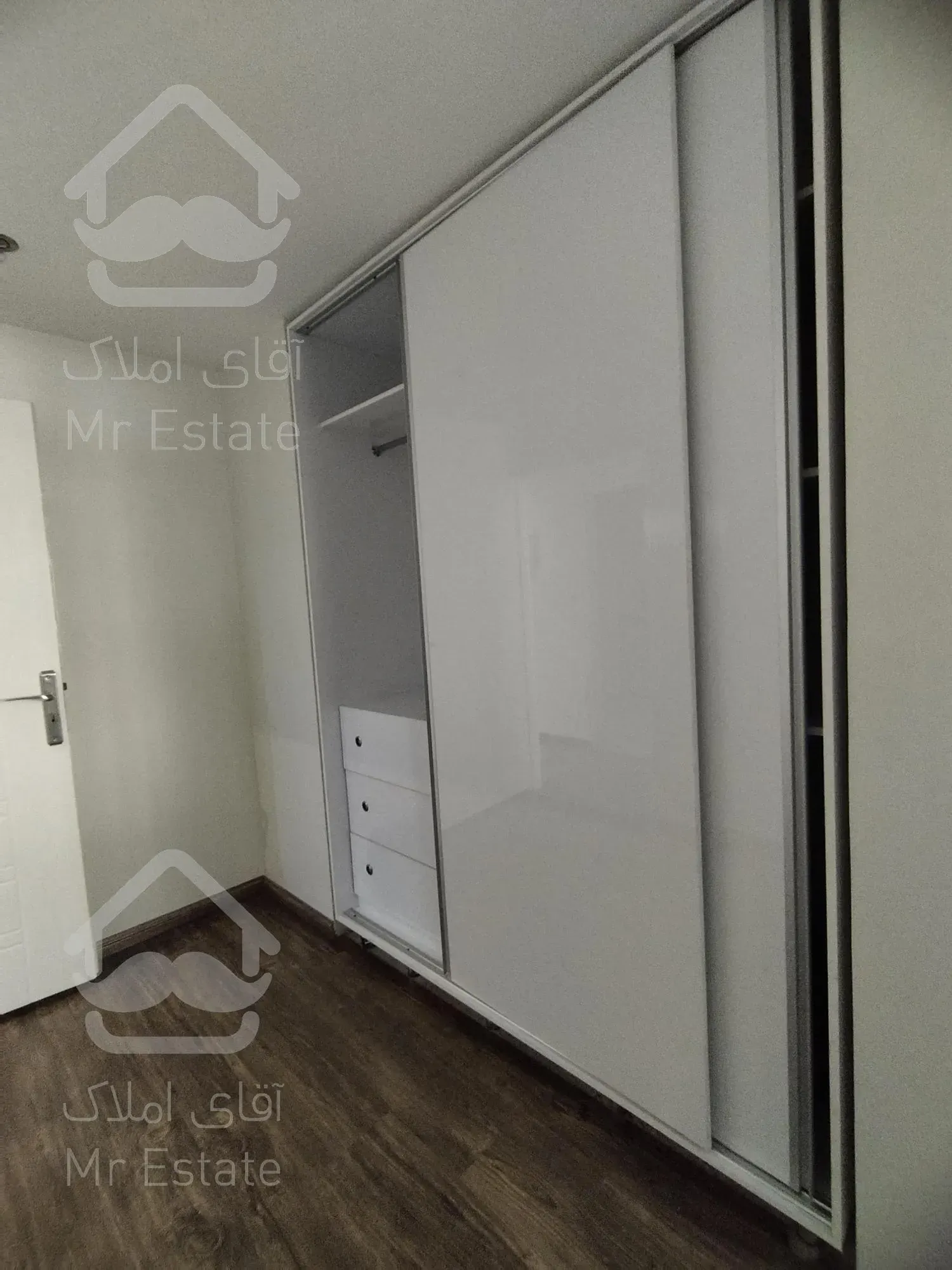 ۳ خواب رو به آفتاب کم واحد استخر فعال