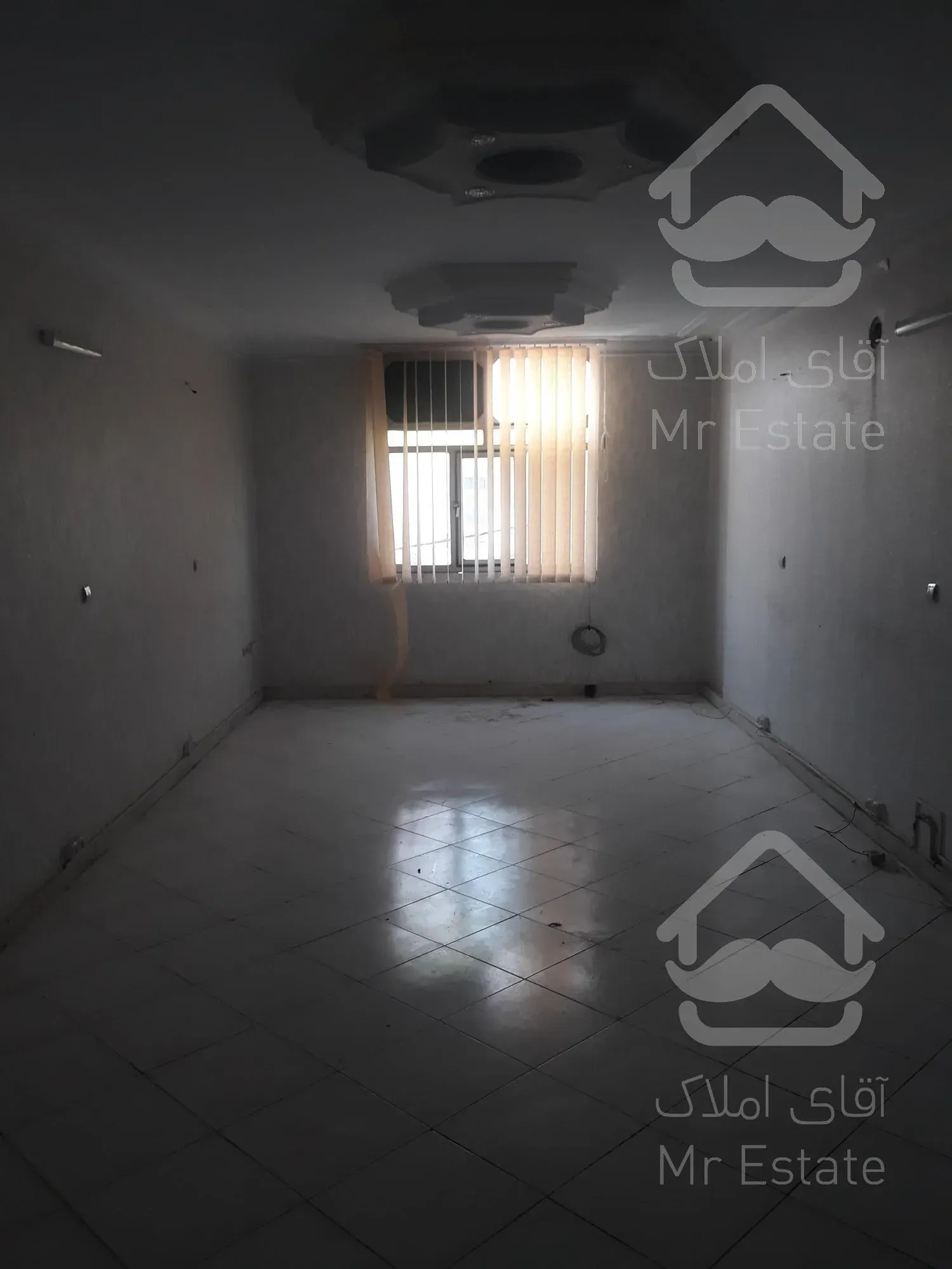 18۰متر۳خواب*موقعیت اداری*بین فلکه چهارم،پنجم