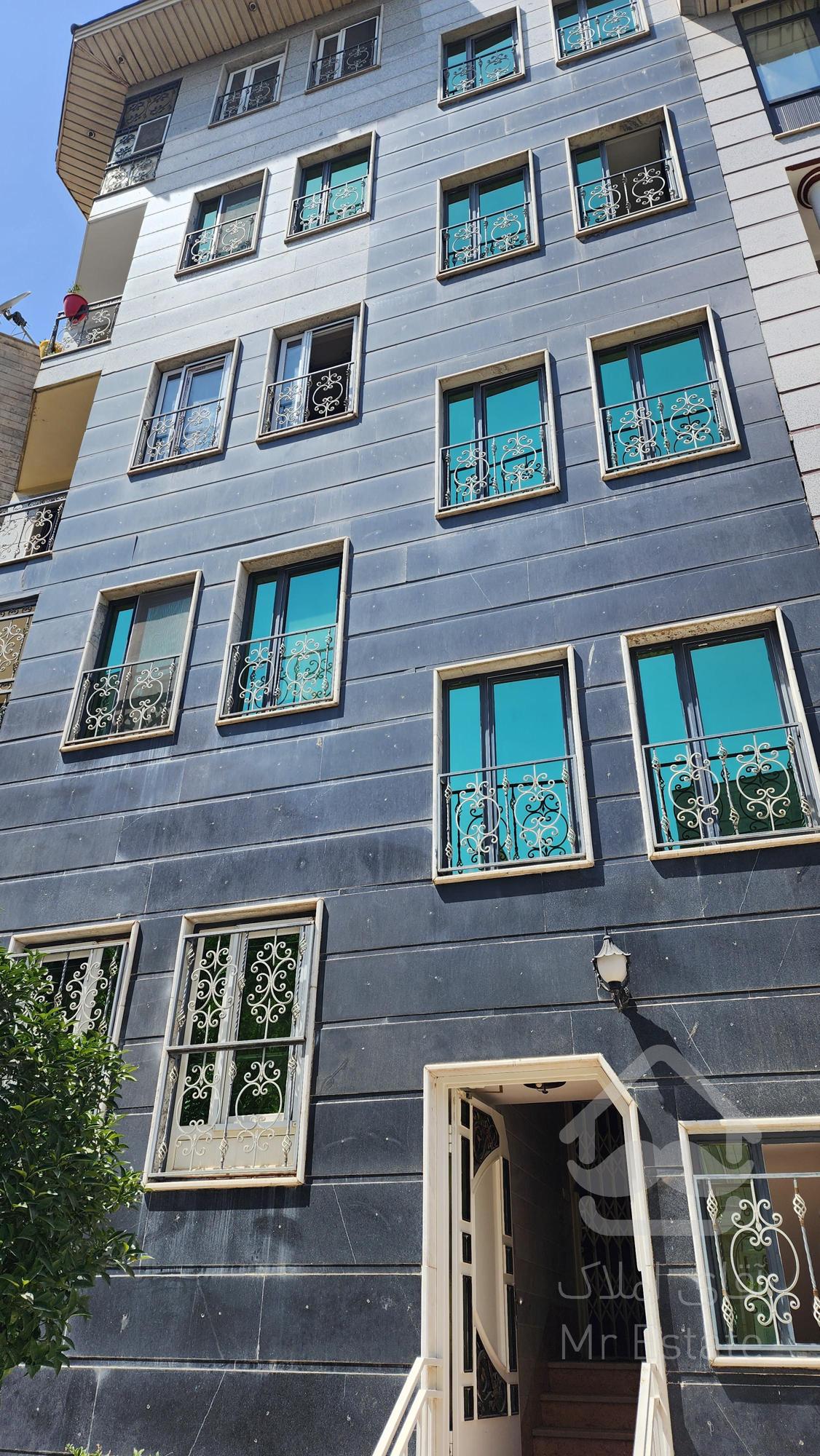 122 متر ( 3 خواب / تک واحدی / نورگیر ) فروشنده