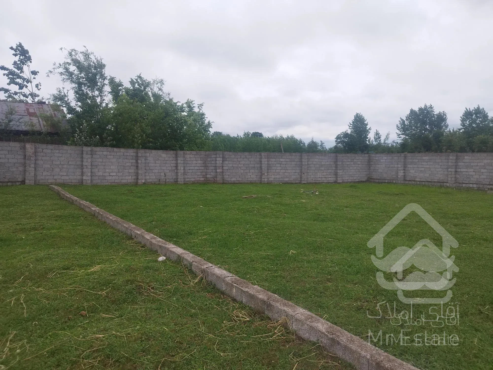 زمین مسکونی دور دیوار